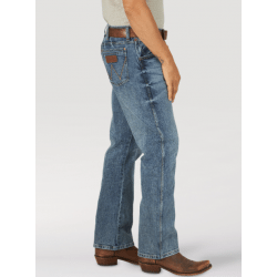 Wrangler Men's Retro Relaxed Fit Boot Cut Greeley Jean