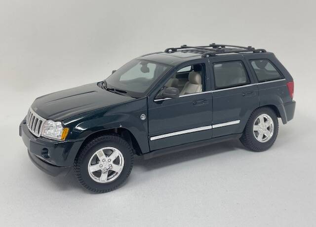 Jeep Grand Cherokee 2005 - Maisto 1:18 Diecast NO BOX