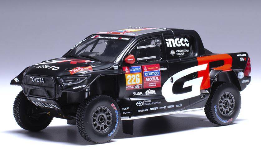 ミニカー DAKAR RALLY TOYOTA HILUX 2017 Toyota GR Rally Raid Dakar Red Bull 1:24 Replica Model Car