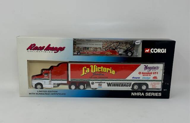 La Victoria- Mike Dunn - Corgi 1:64 Diecast | eAutomobilia the