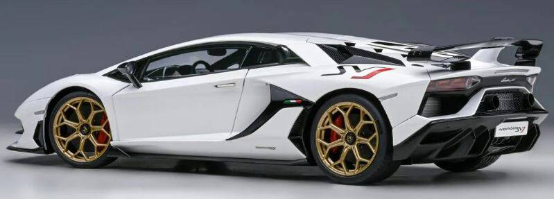 Lamborghini Aventador SVJ pearl white AUTOart 1:18 model