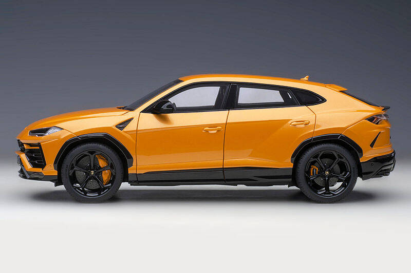 Lamborghini Urus pearl orange AUTOart 1:18 Composite | eAutomobilia the  online division of Wilkinson's Automobilia