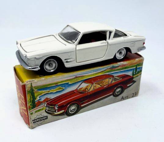 Fiat 2300S 1962 Cream - Mercury 1:43 Diecast cw | eAutomobilia the