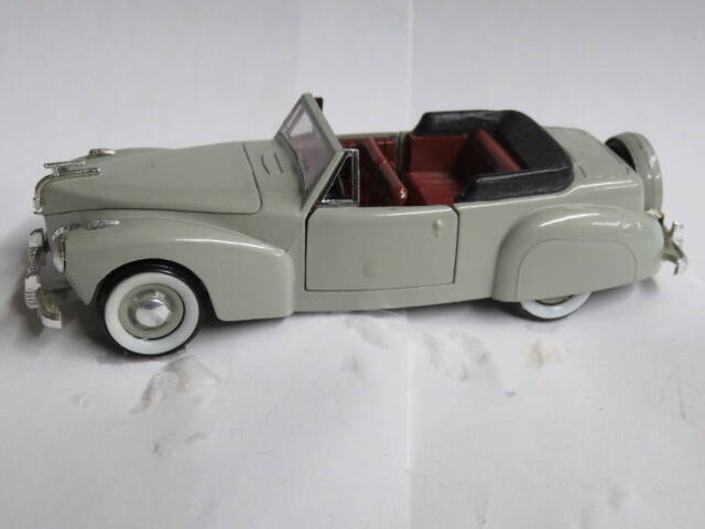Lincoln Continental V12 1941 open 2 door Rio 1:43 Diecast no box