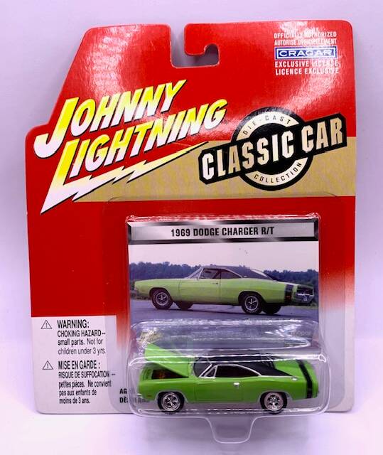 Dodge Charger R/T 1969 - Johnny Lightning 1:64 Diecast models