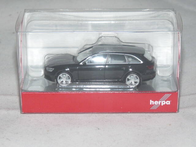 Herpa 420884 Audi A4 Avant (B9) Black Edition alpinweiss 1:87