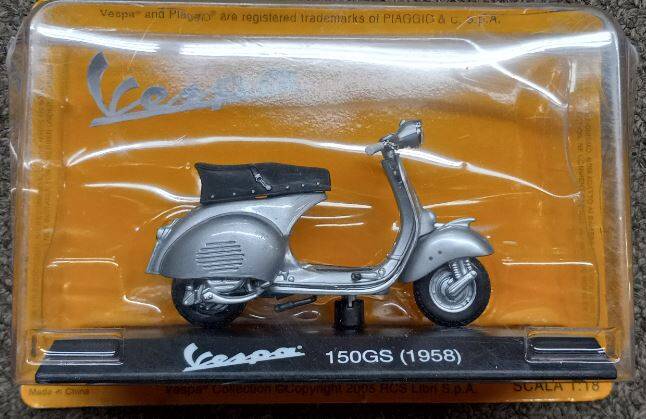 Vespa 150 Circuit 1950 1:18 Maisto Green Metal Miniature Collection Figure  Art